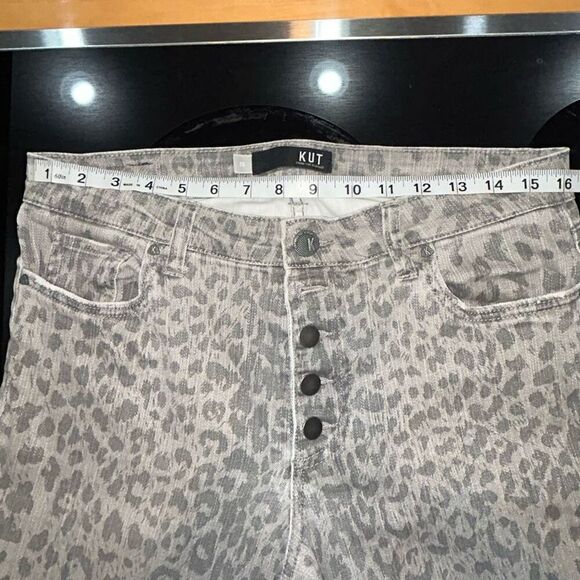 Kut from the Kloth Connie skinny raw hem button fly animal leopard print size 10 - Picture 7 of 12